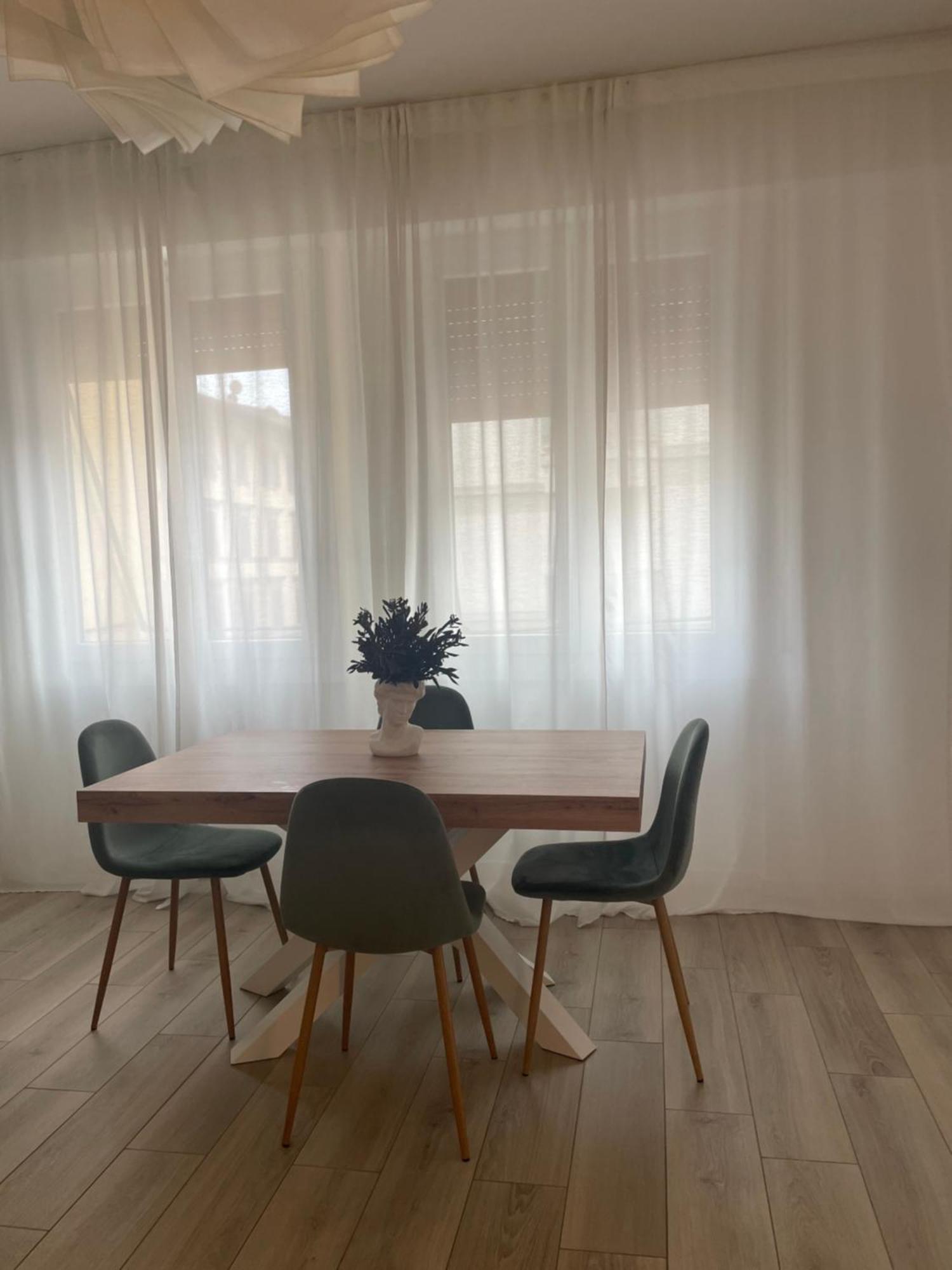 Private Room In Daniela'S House ฟลอเรนซ์ ภายนอก รูปภาพ